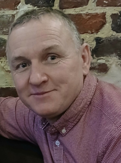 Andras, 52 �ves t�rskeres� f�rfi, Br�sszel r�gi�