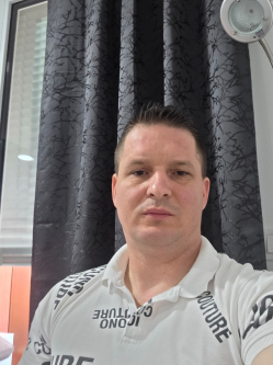 K�roly, 40 �ves t�rskeres� f�rfi, St�jerorsz�g