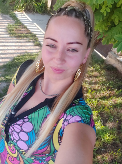 Szandi, 32 �ves t�rskeres� n�, Papkeszi