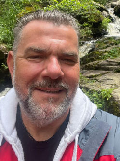 Csaba, 57 �ves t�rskeres� f�rfi, Als�-Ausztria