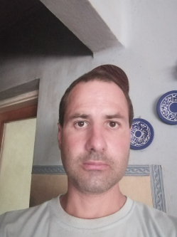 Viktor, 37 �ves t�rskeres� f�rfi, K�r�slad�ny