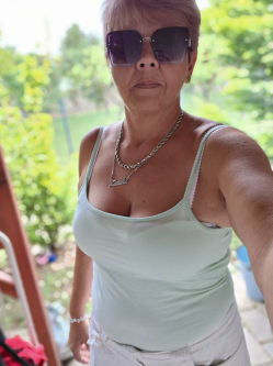 Judit, 53 �ves t�rskeres� n�, �jk�gy�s