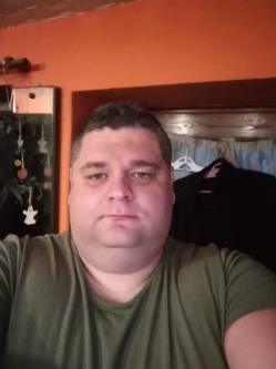 Peti, 42 �ves t�rskeres� f�rfi, J�noshalma