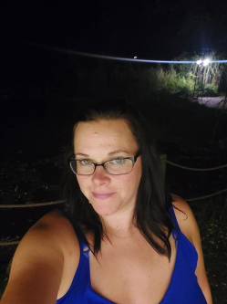 Zsuzska, 38 �ves t�rskeres� n�, �ll�