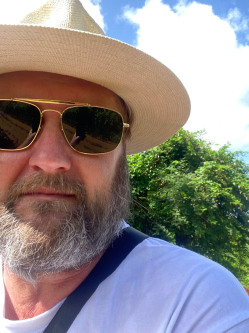 Gyula, 57 �ves t�rskeres� f�rfi, Szolnok