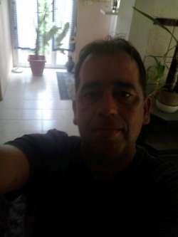 Gyulus, 51 �ves t�rskeres� f�rfi, Mak�