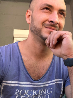 Attila, 34 �ves t�rskeres� f�rfi, Bolh�