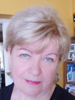Marina, 70 �ves t�rskeres� n�, Polg�r