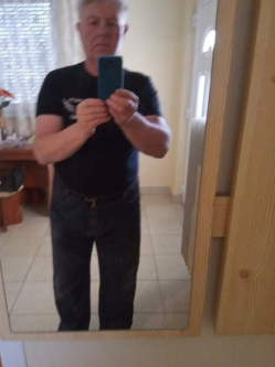 Gyuri, 70 �ves t�rskeres� f�rfi, V�charty�n