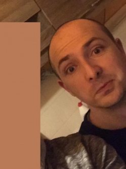 Tam�s, 43 �ves t�rskeres� f�rfi, M�lyk�t