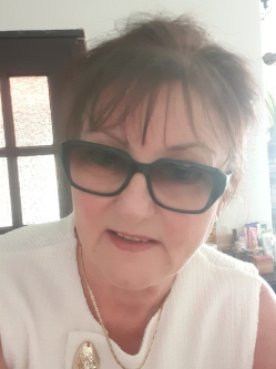 Szilvia, 62 �ves t�rskeres� n�, Ajka