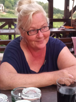 Piroska, 53 �ves t�rskeres� n�, T�pi�szele