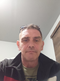 Gy�rgy, 53 �ves t�rskeres� f�rfi, �zd