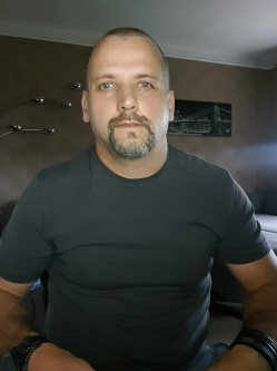L�szl�, 44 �ves t�rskeres� f�rfi, Vasv�r