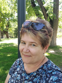 Kata, 56 �ves t�rskeres� n�, Hajd�b�sz�rm�ny