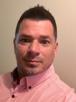 Tomi, 42 �ves t�rskeres� f�rfi, Baja