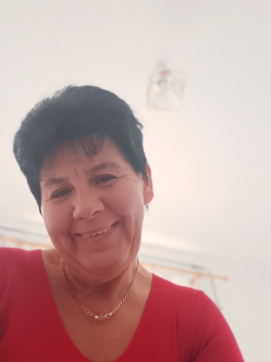 Maria, 45 �ves t�rskeres� n�, Hajd�vid