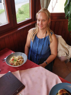 Daniella, 29 �ves t�rskeres� n�, Mikl�sfa