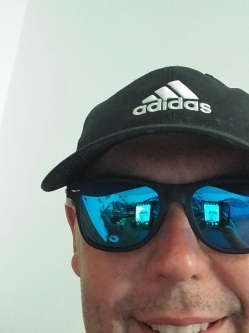 L�r�nt, 46 �ves t�rskeres� f�rfi, J�szber�ny