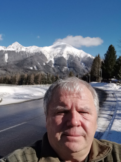 Tibor, 65 �ves t�rskeres� f�rfi, Mez�k�vesd