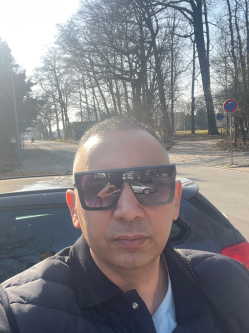 Peti, 44 �ves t�rskeres� f�rfi, Eur�pa (egy�b)