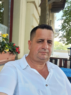 Zolt�n, 55 �ves t�rskeres� f�rfi, Szeged