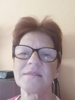 Marcsi, 61 �ves t�rskeres� n�, Cs�m�r