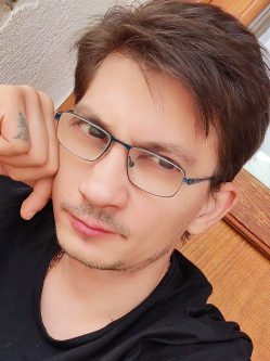 Ricsi, 40 �ves t�rskeres� f�rfi, Szolnok