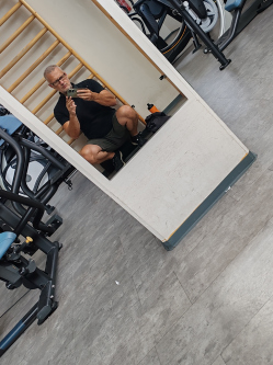 Rezs�, 55 �ves t�rskeres� f�rfi, Miskolc