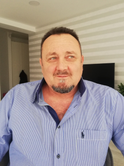 Barnab�s, 62 �ves t�rskeres� f�rfi, Dunakeszi