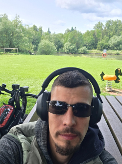Csaba, 33 �ves t�rskeres� f�rfi, G�vavencsell�