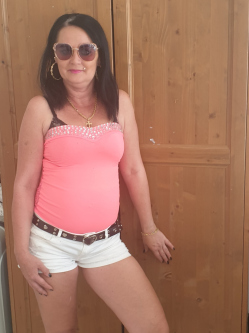 Henrietta, 47 �ves t�rskeres� n�, Esztergom
