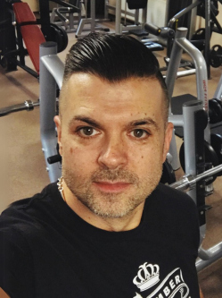 Norbi, 48 �ves t�rskeres� f�rfi, B�tonyterenye