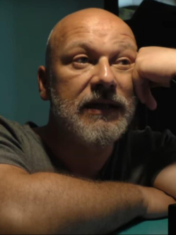 Attila, 53 �ves t�rskeres� f�rfi, K�rmend