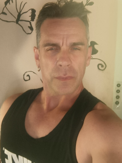 Zolt�n, 52 �ves t�rskeres� f�rfi, Csorna