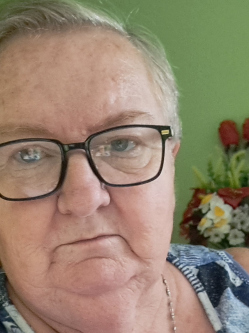 Julika, 66 �ves t�rskeres� n�, V�rpalota