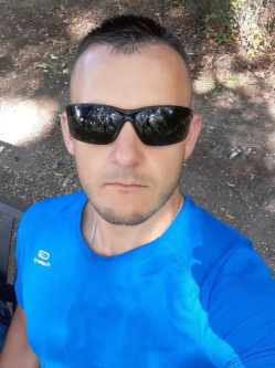 Iv�n, 36 �ves t�rskeres� f�rfi, P�cs
