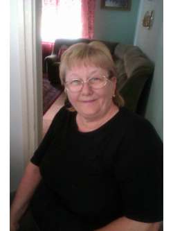 Ica, 76 �ves t�rskeres� n�, Bonyh�d