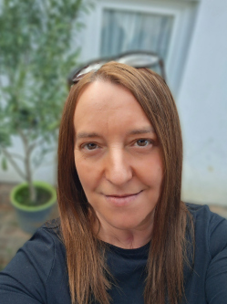 Kata, 55 �ves t�rskeres� n�, M�rahalom