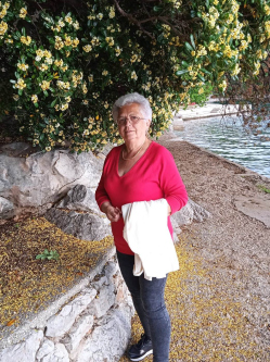 Erzs�bet, 72 �ves t�rskeres� n�, Cegl�d