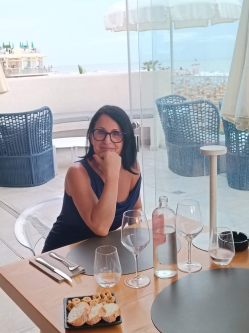 Andrea, 57 �ves t�rskeres� n�, J�k