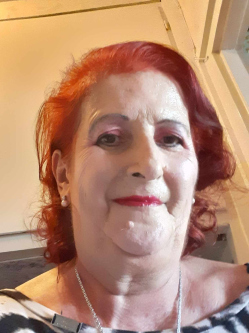 Zs�fia, 68 �ves t�rskeres� n�, Gy�ngy�s