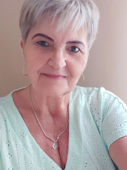 Marcsi, 68 �ves t�rskeres� n�, Miskolc