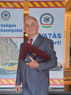 Csaba, 59 �ves t�rskeres� f�rfi, Domb�v�r