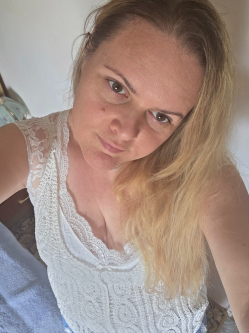 D�ri, 43 �ves t�rskeres� n�, Balatonsz�rsz�