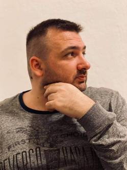 Zoli, 43 �ves t�rskeres� f�rfi, Szeged