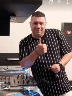 Elem�r, 44 �ves t�rskeres� f�rfi, Karancsalja