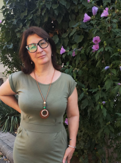 M�ni, 53 �ves t�rskeres� n�, Debrecen
