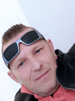 Roland, 52 �ves t�rskeres� f�rfi, K�rmend