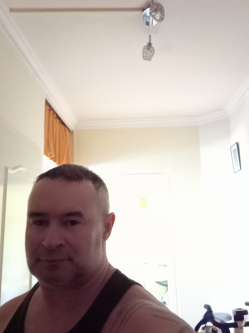 Csaba, 50 �ves t�rskeres� f�rfi, Gy�r